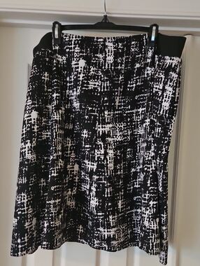 Sejour Black and White Abstract A-Line Skirt